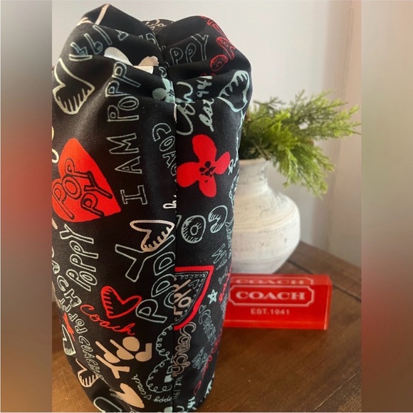 Coach Poppy Glam Tote With Graffiti Print - Picture 5 of 16